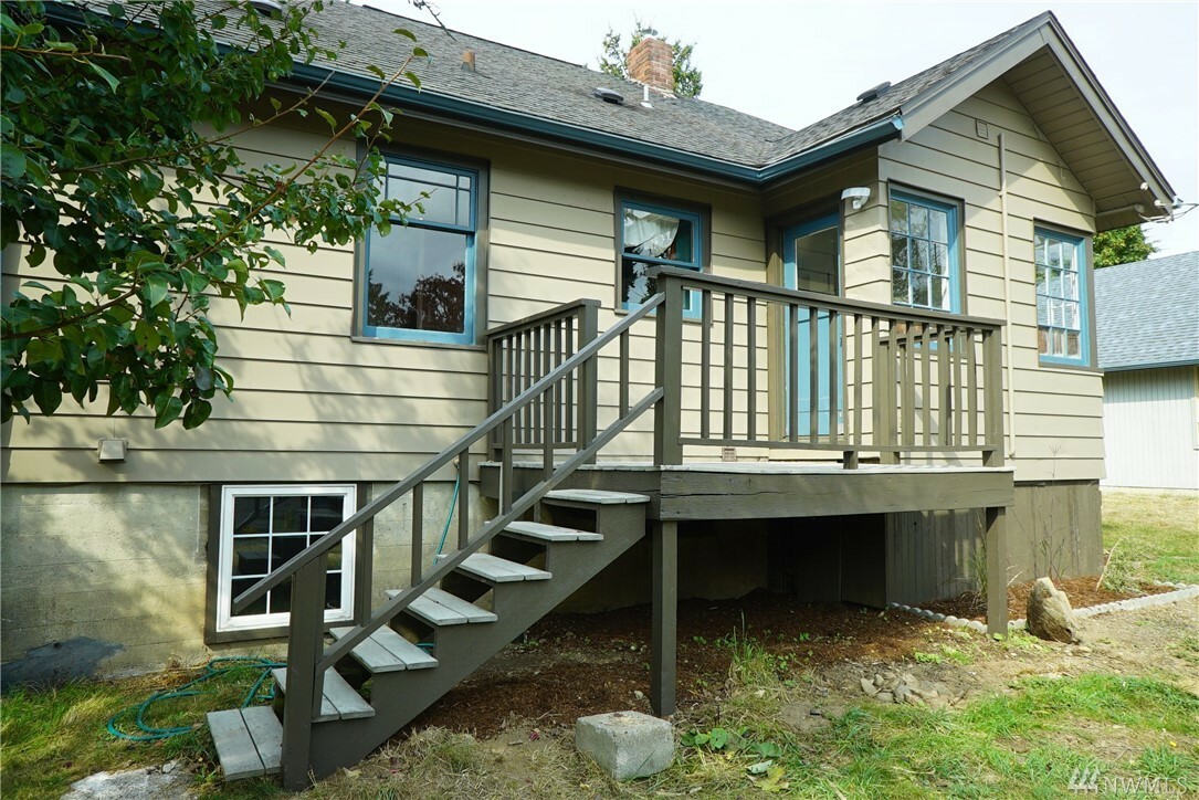 Property Photo:  1123 21st St  WA 98225 