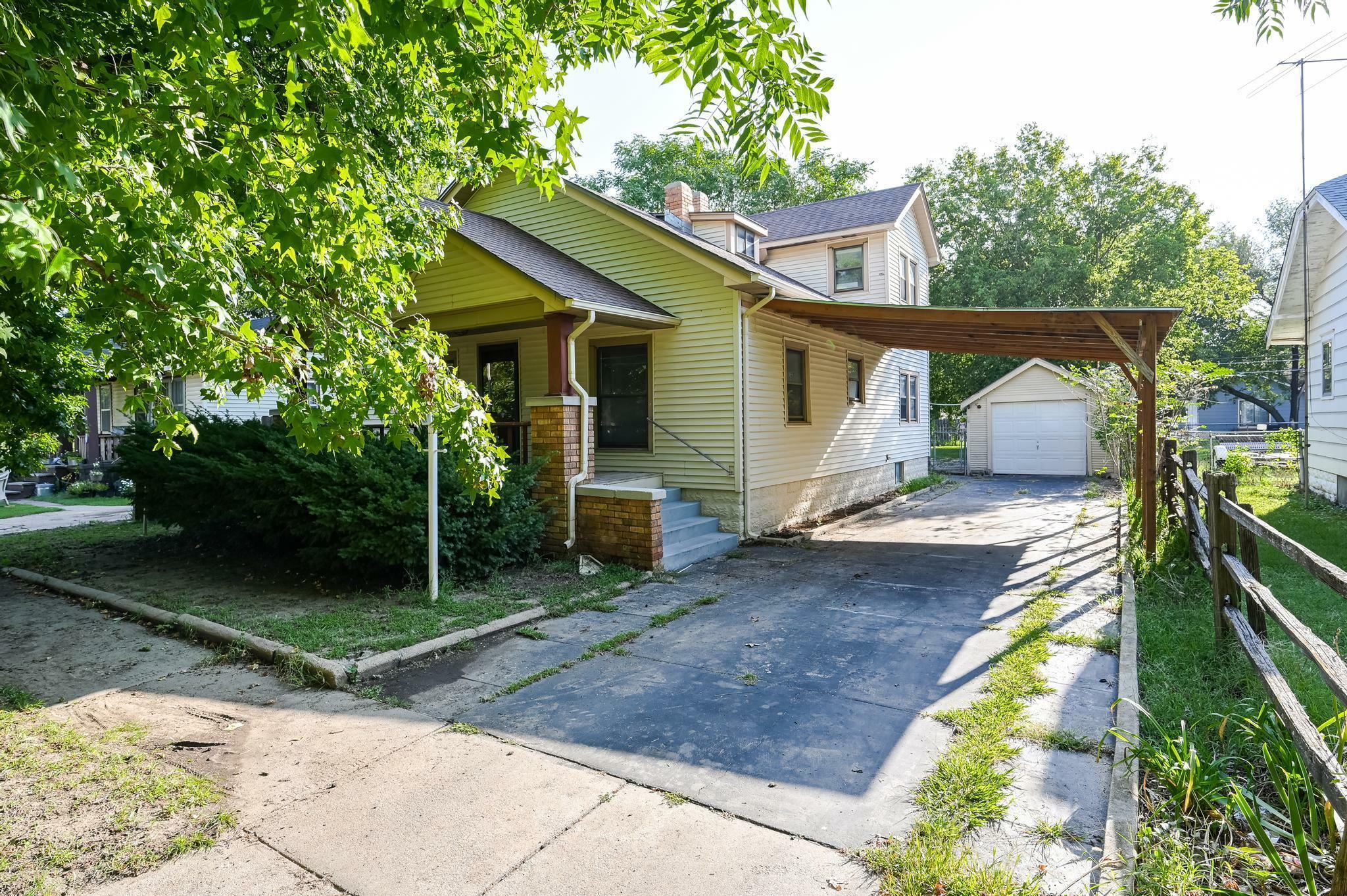 Property Photo:  1410 S Pattie St  KS 67211 