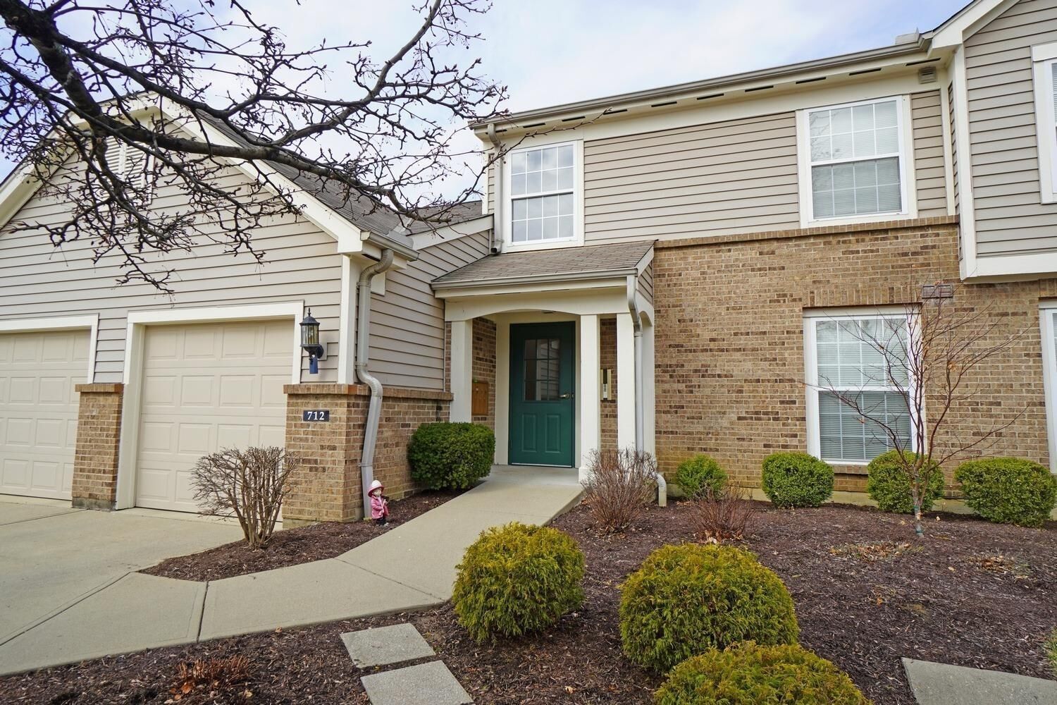 Property Photo: 712 Castlegate Ln 101 OH 45231