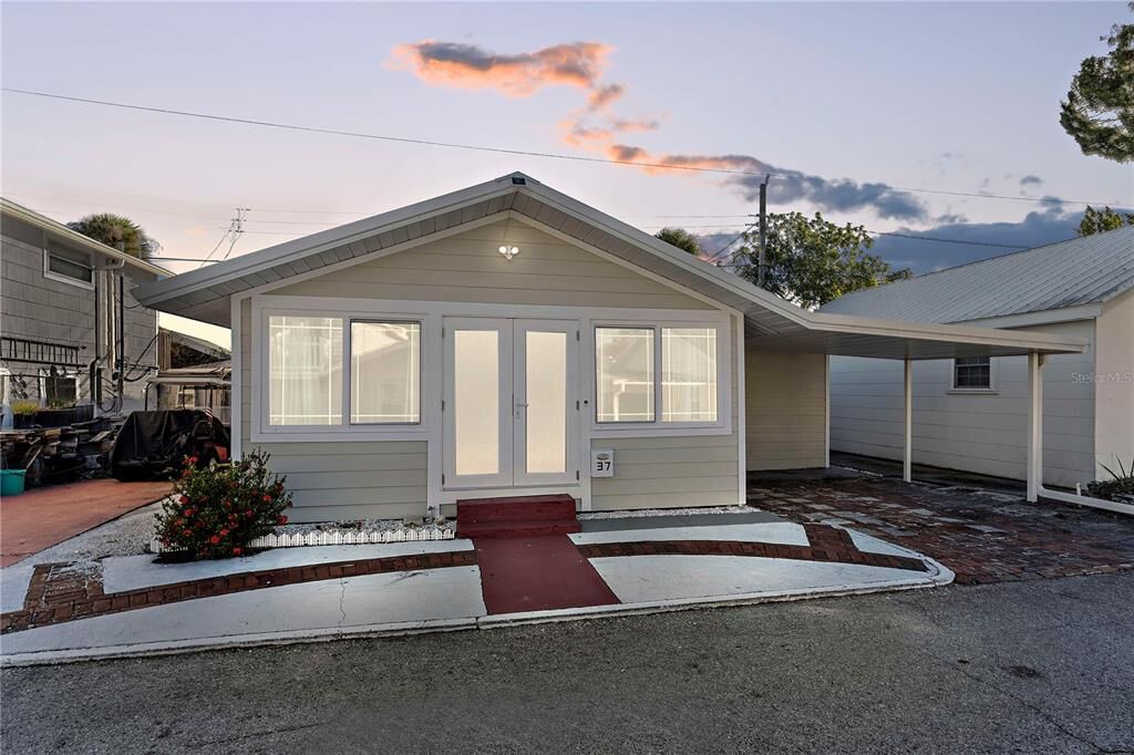 Property Photo:  37 Braden Castle Drive  FL 34208 