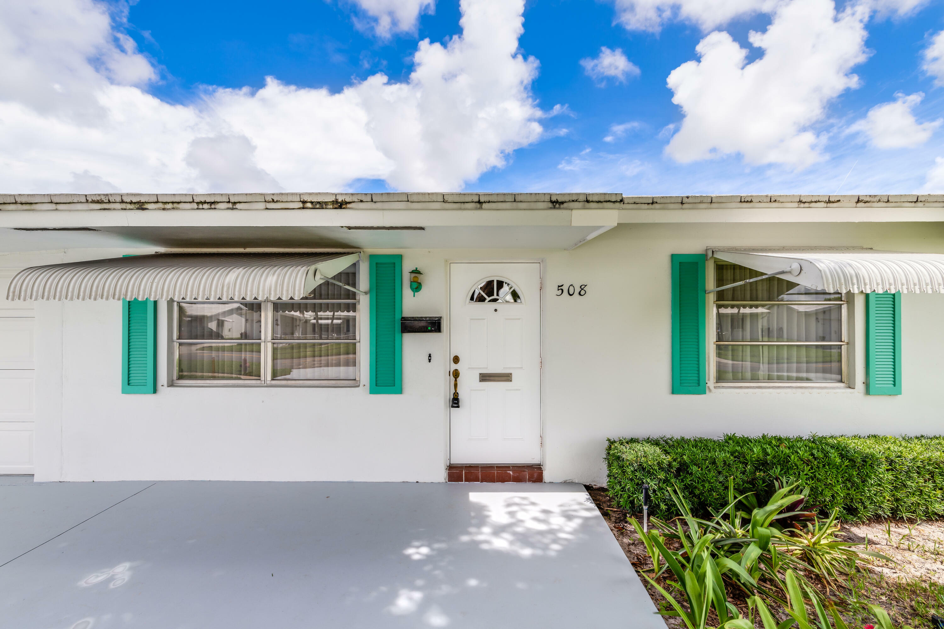 Property Photo:  508 SW 18th Street  FL 33426 