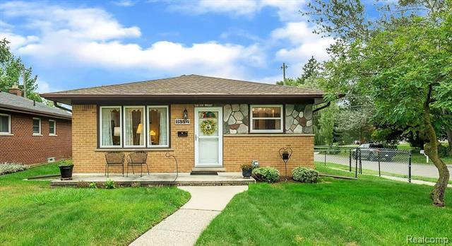 Property Photo:  18512 Sunset Street  MI 48152 