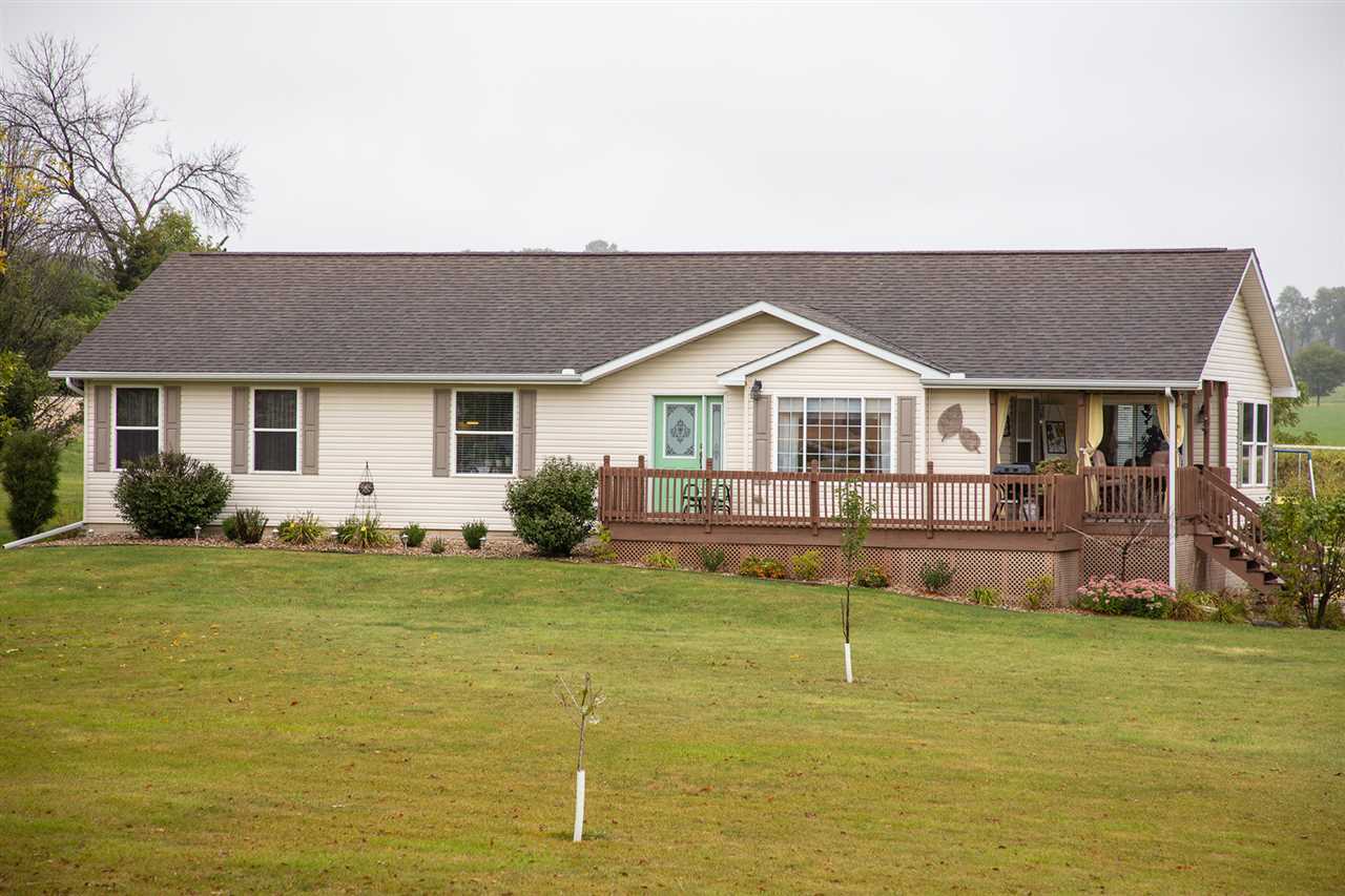 Property Photo:  1910 Horton Road  IA 50677 