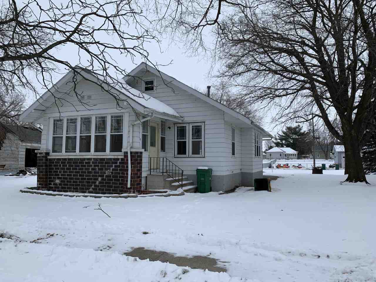 Property Photo:  107 1st St N  IA 50641 