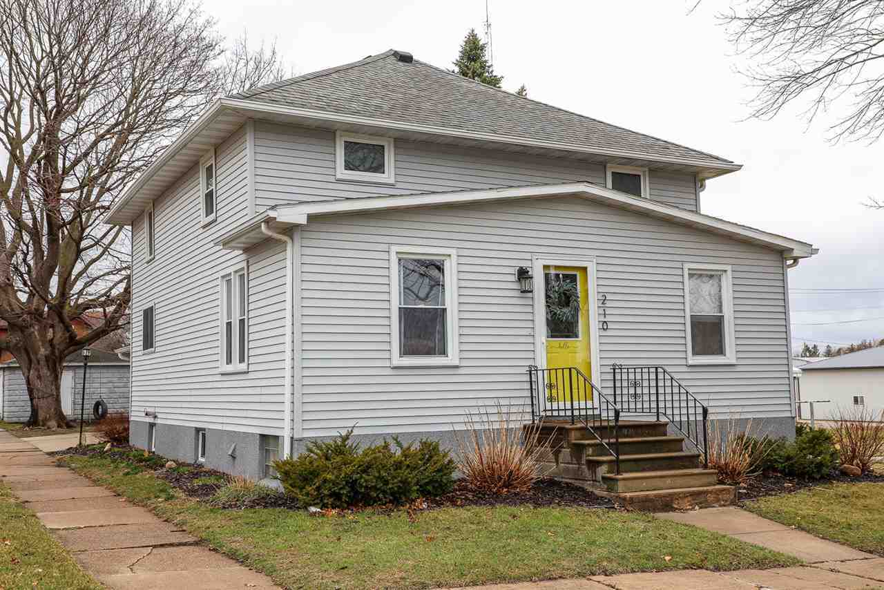 Property Photo:  210 SE 2nd St  IA 50676 