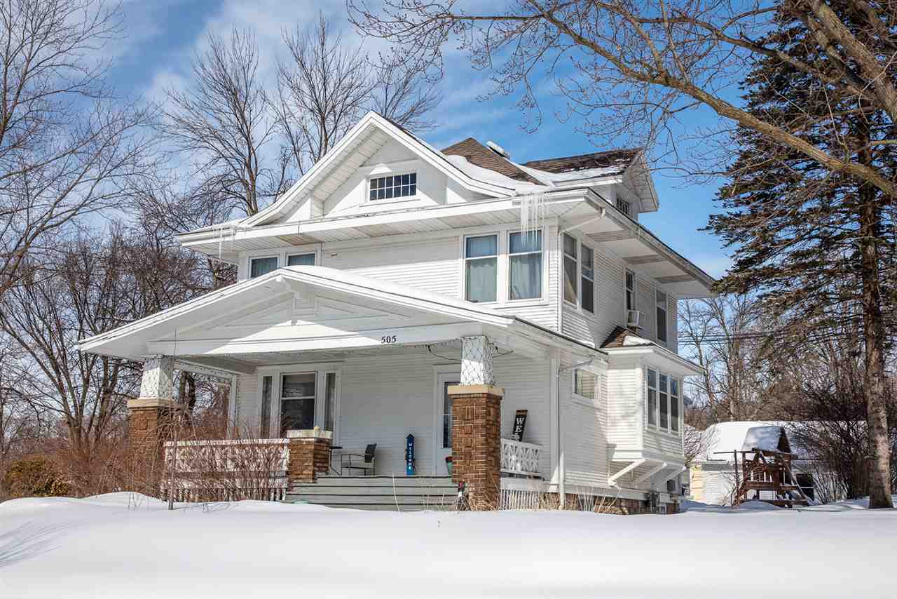 Property Photo:  505 1st Ave NE  IA 50677 