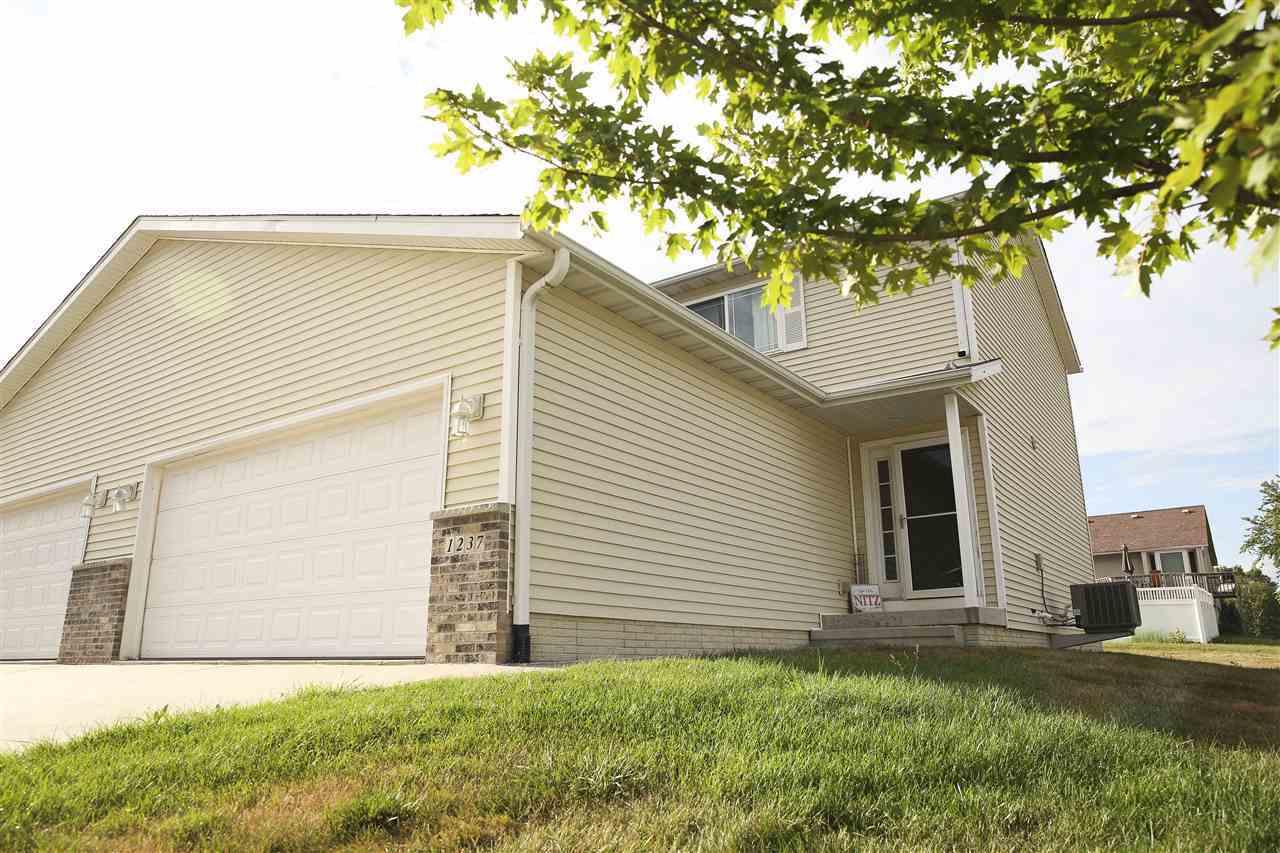 Property Photo:  1237 Lois Lane  IA 50702 