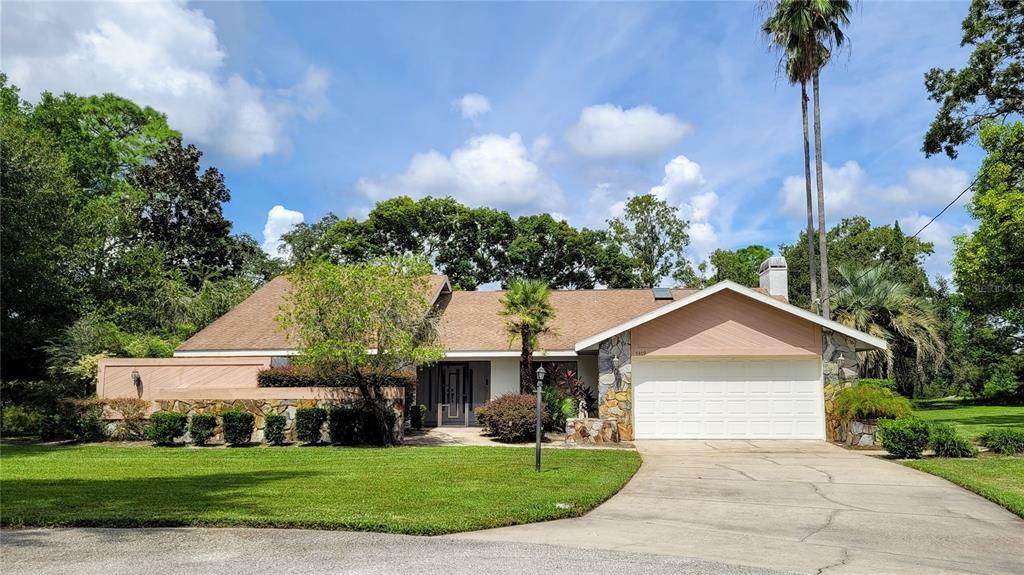 Property Photo:  5409 Lydia Court  FL 34608 