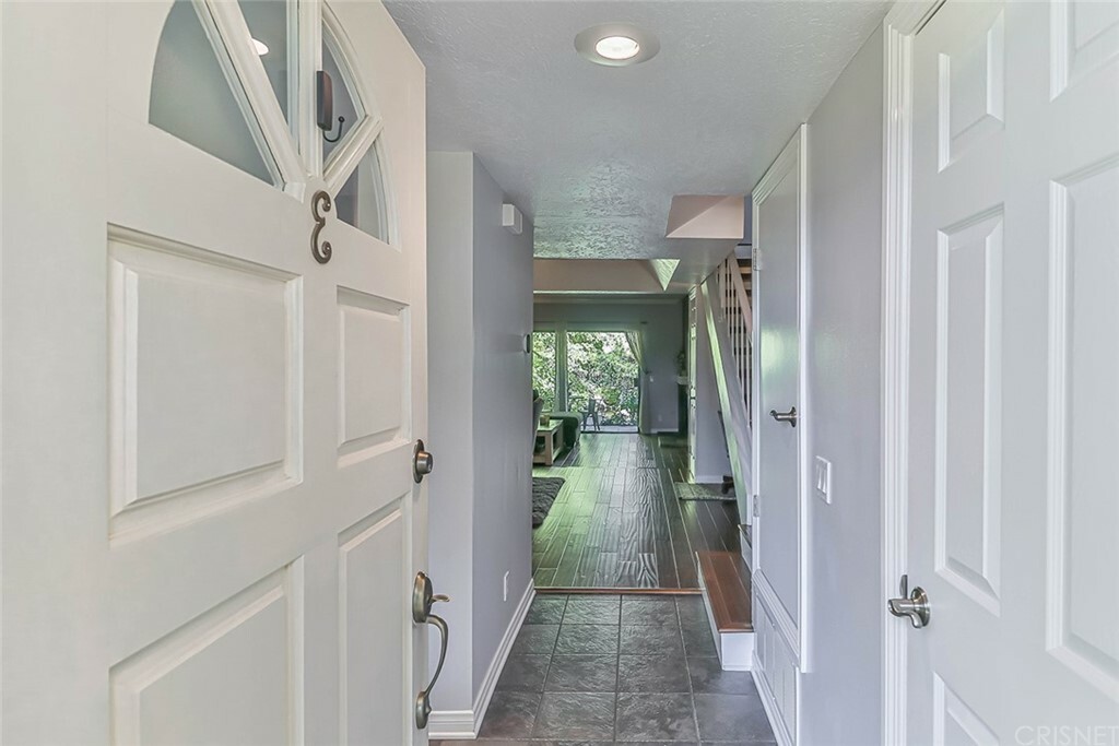 Property Photo:  5720 Skyview Way E  CA 91301 