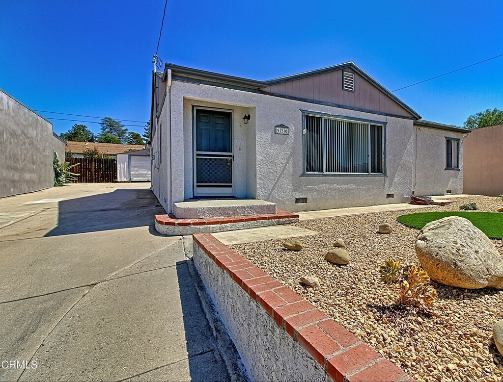 Property Photo:  920 Ventura Avenue  CA 93022 