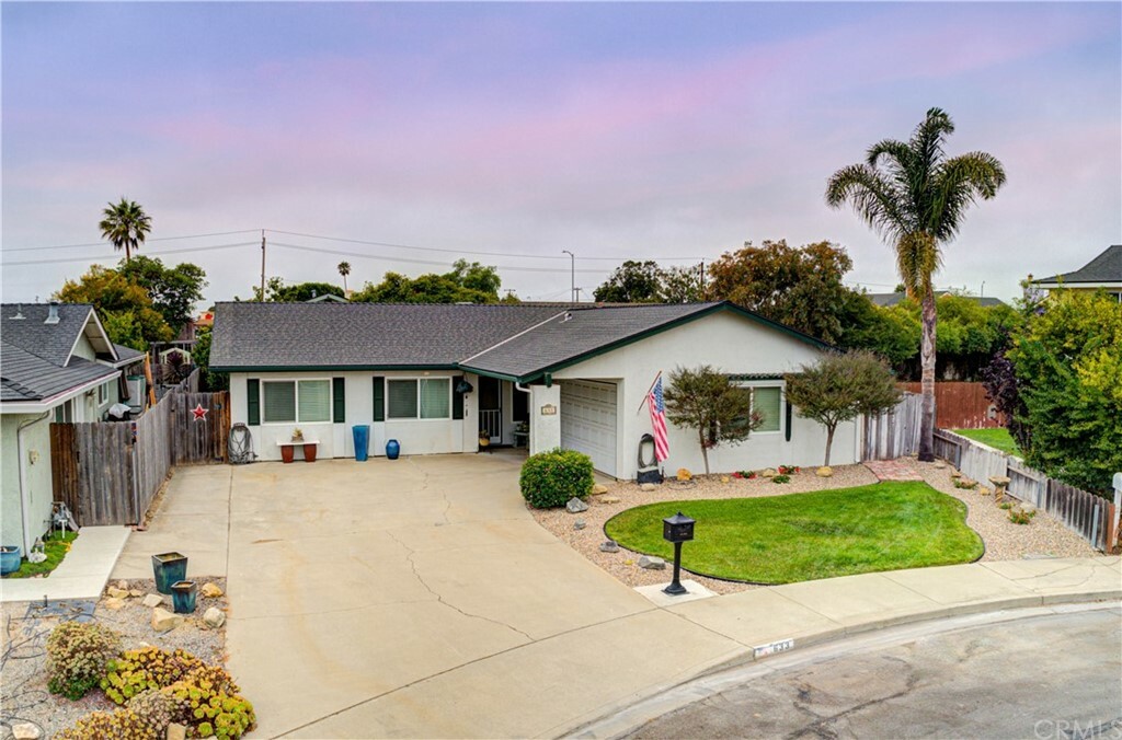 Property Photo:  633 Garfield Place  CA 93420 