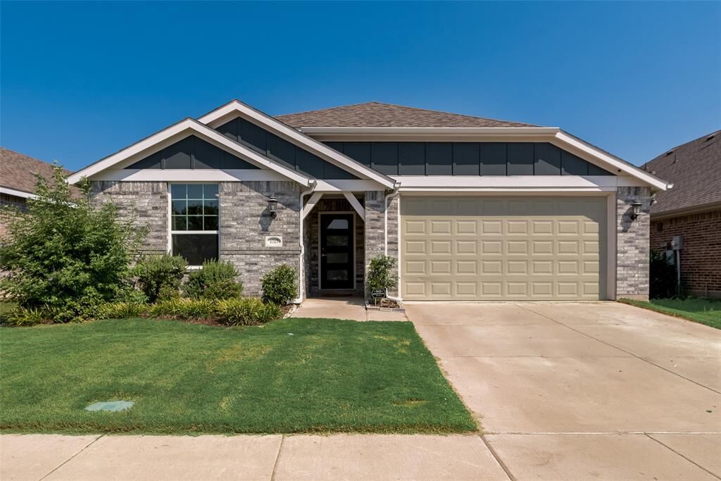 Property Photo:  1717 Ridge Creek Lane  TX 76227 