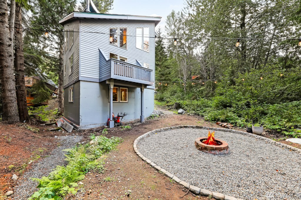 Property Photo:  180 Chamonix Place  WA 98068 