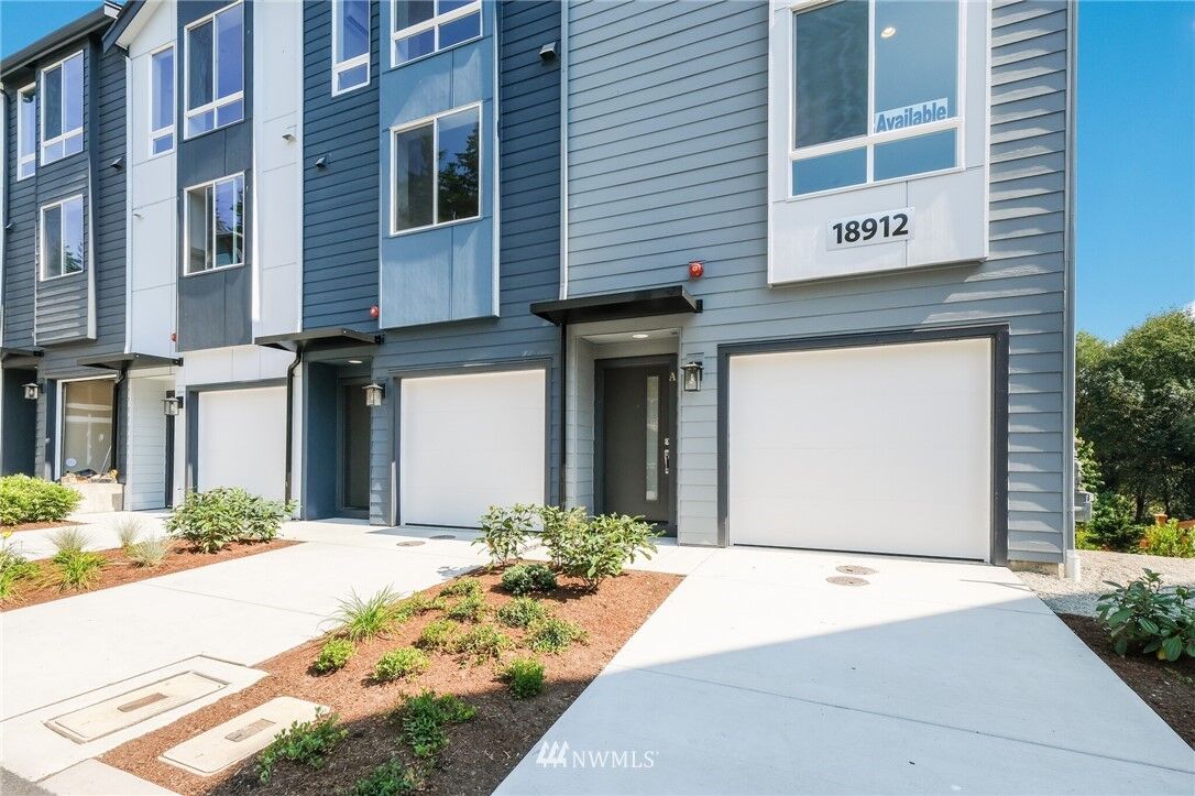 Property Photo:  10939 NE 189th Place 5.1  WA 98011 