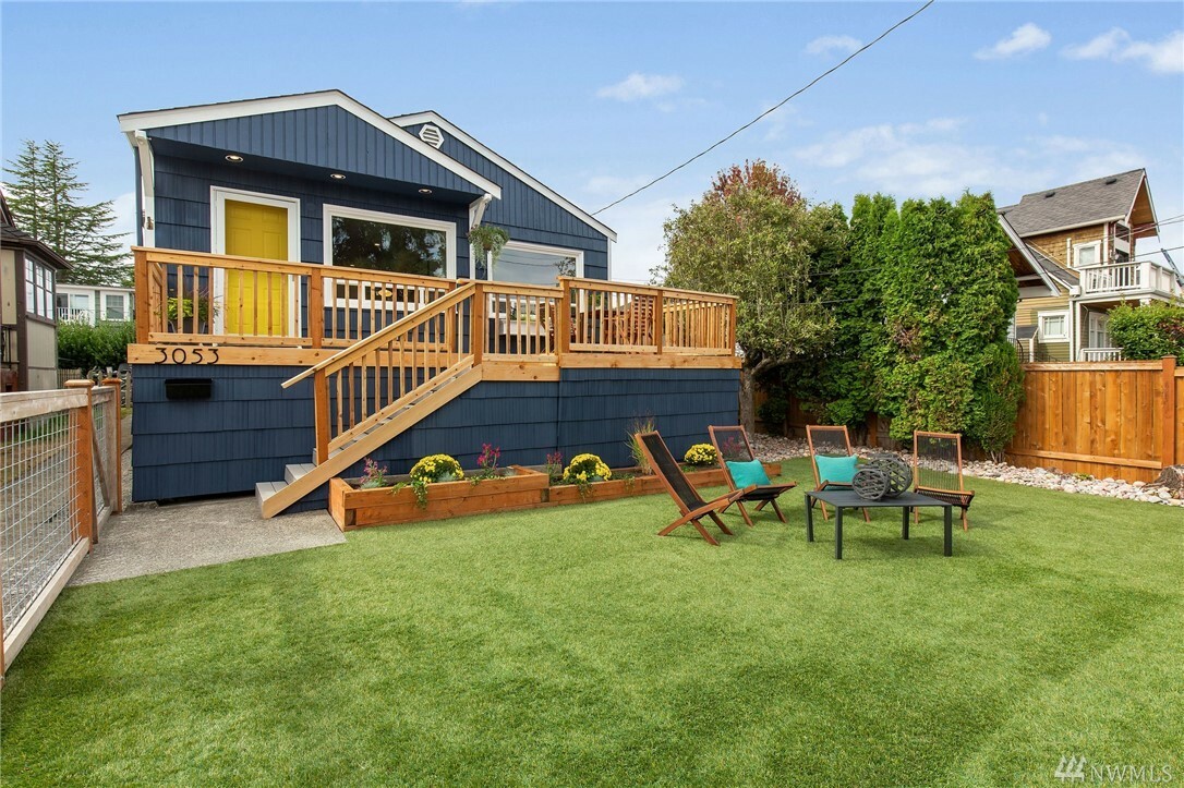 Property Photo:  3053 Belvidere Ave SW  WA 98126 