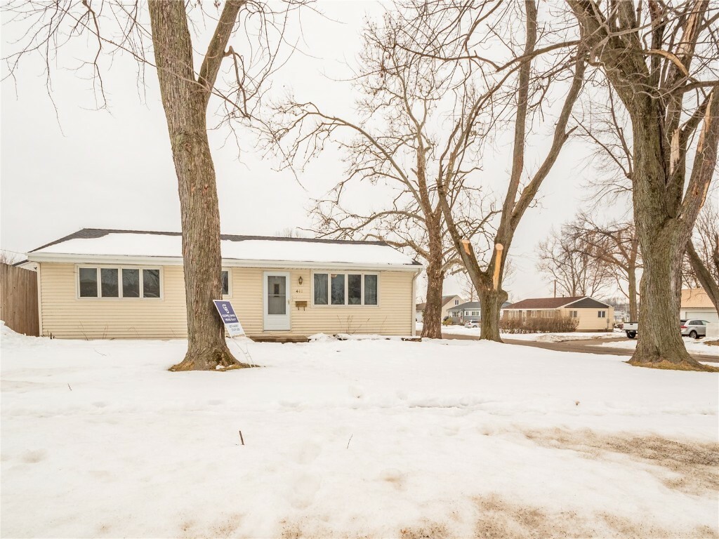 Property Photo:  441 Wilson Ave. Dr.  IA 52404 