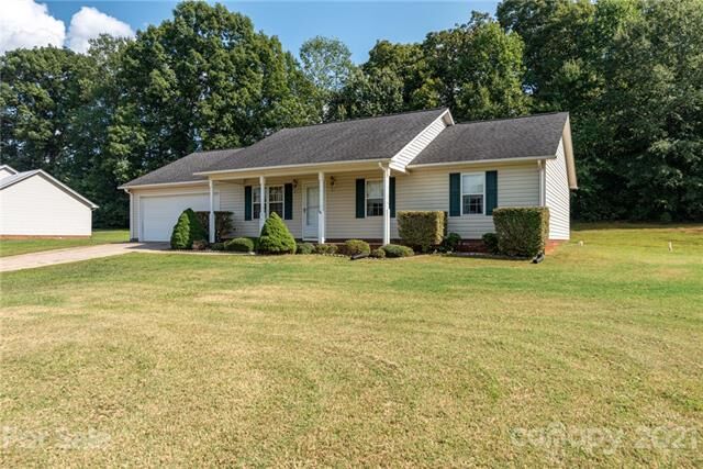 Property Photo: 1073 Lyndsey Brook Court NC 28092