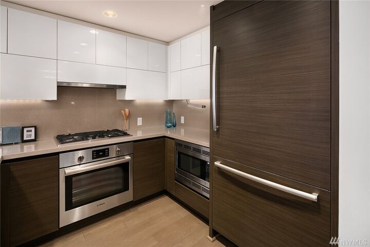 Property Photo:  583 Battery St 308N  WA 98121 