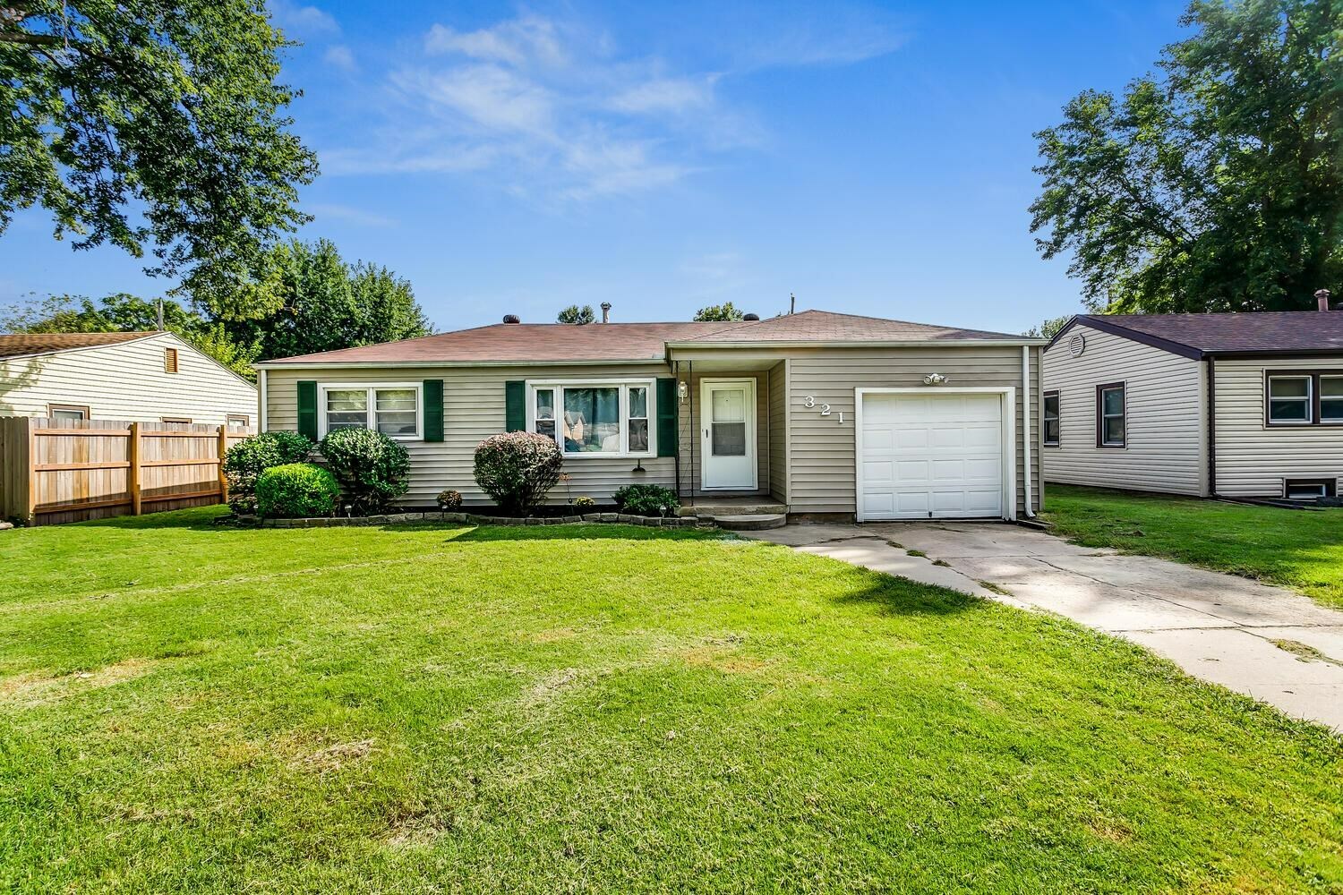 Property Photo:  321 W 4th St  KS 67060-1607 