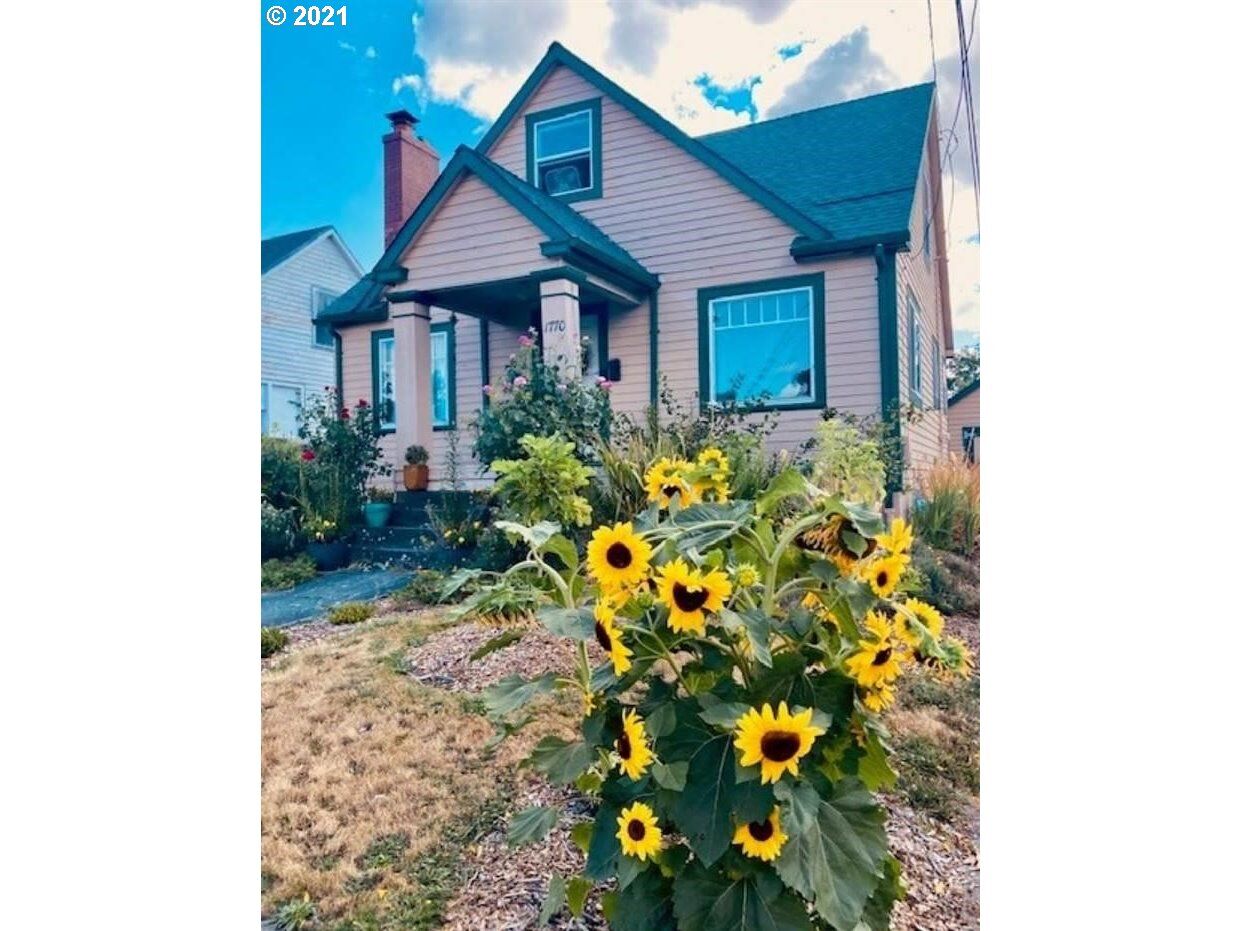 Property Photo:  1770 Capitol St  OR 97301 