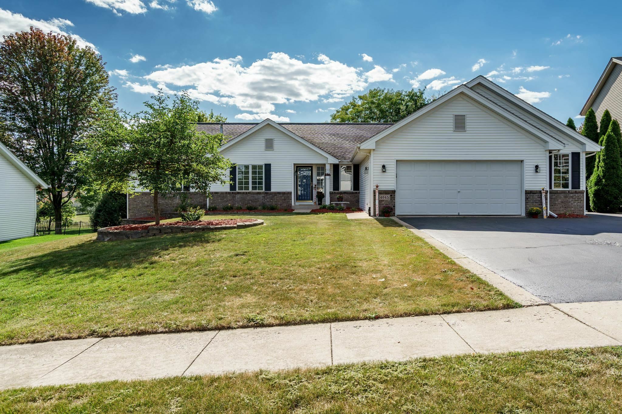 Property Photo:  4645 Chandan Woods Drive  IL 61016 