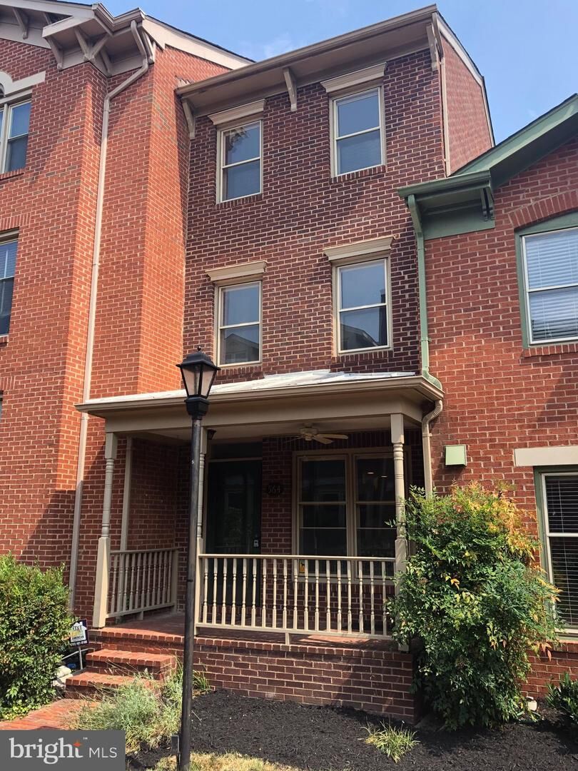 Property Photo: 564 N West Street VA 22314