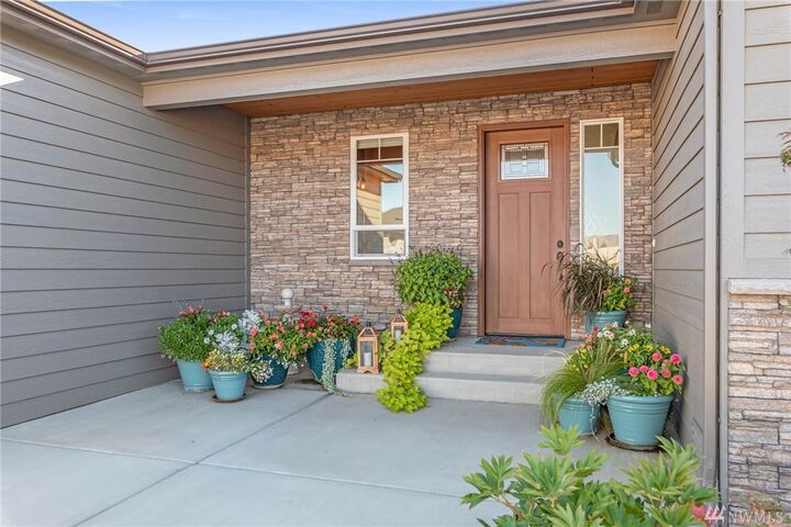 Property Photo:  755 S Perry Ave  WA 98802 