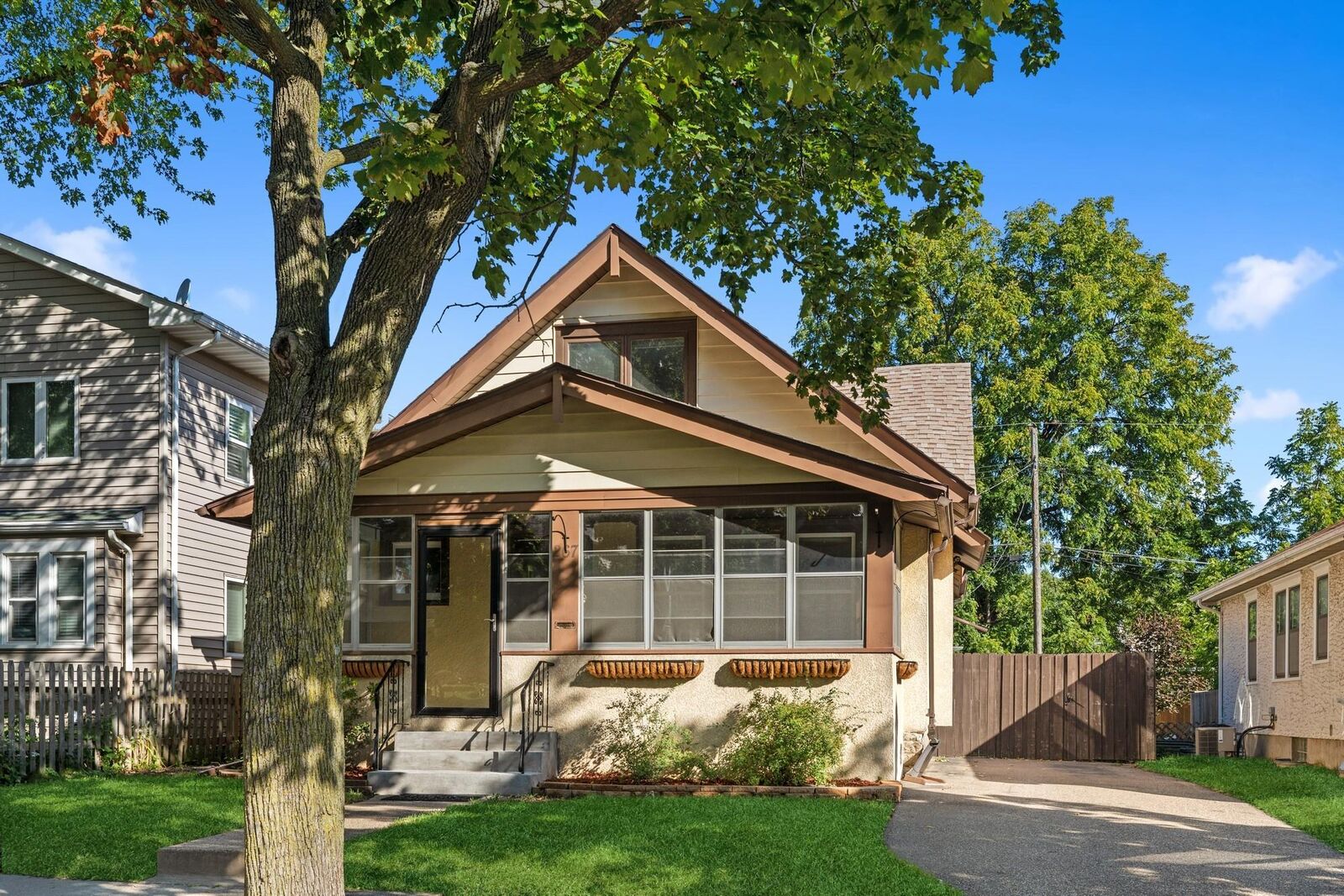 Property Photo:  267 Annapolis Street E  MN 55118 