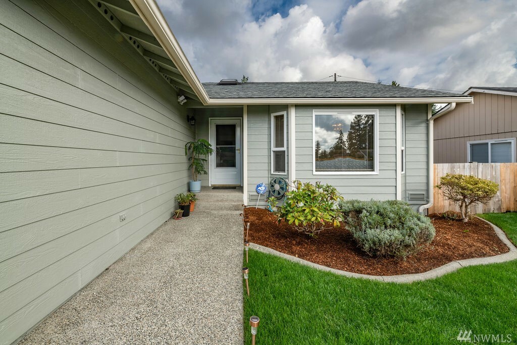 Property Photo:  219 92nd Place SE  WA 98208 