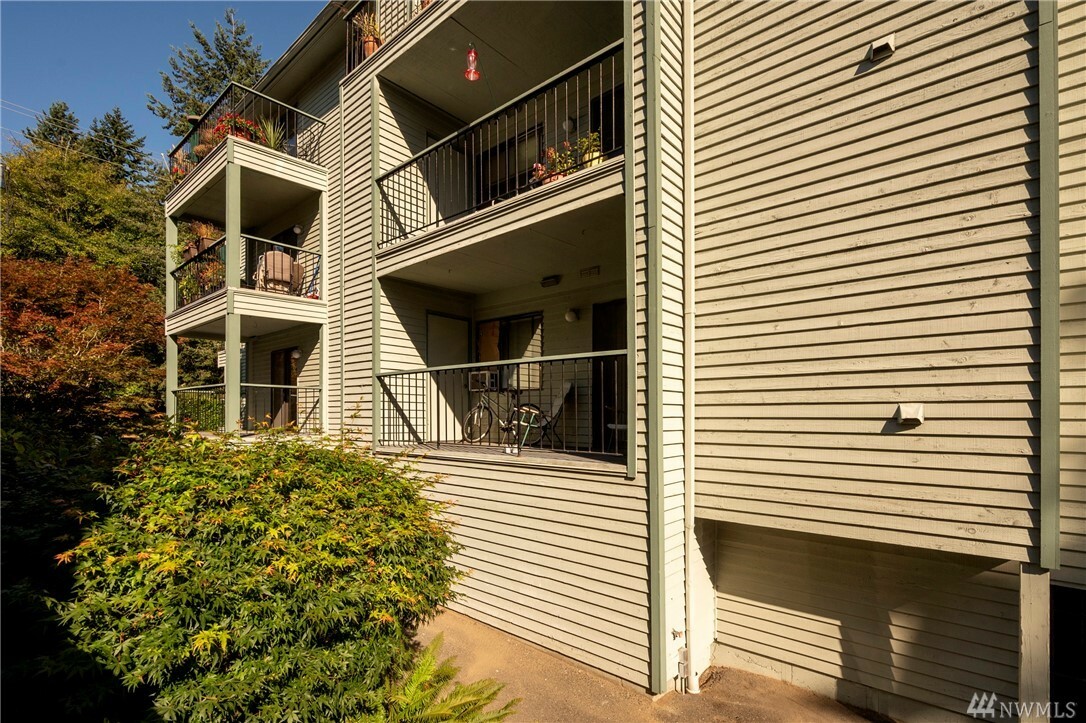 Property Photo: 3517 W Government Wy WA 98199