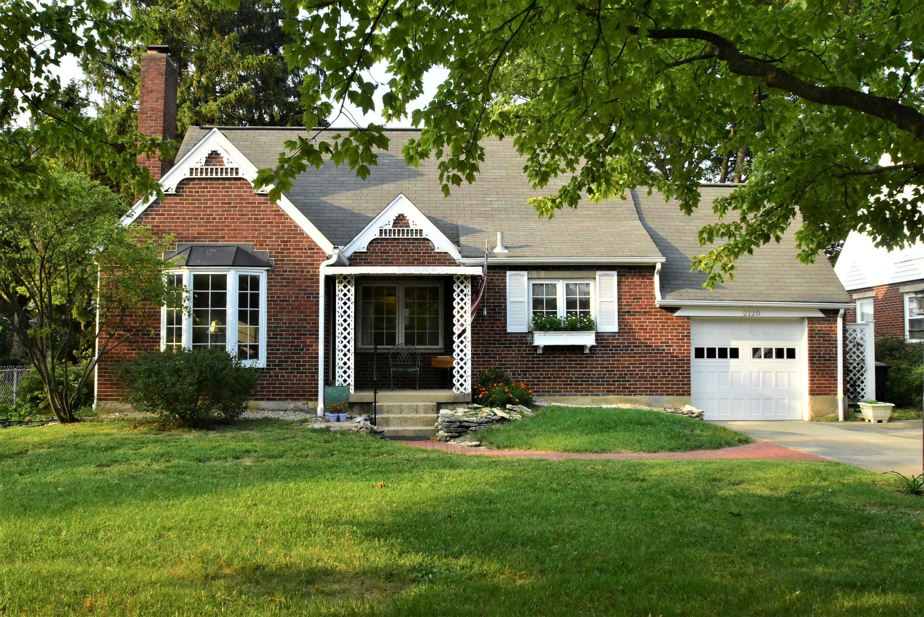 Property Photo: 2120 Jervis Road OH 43221