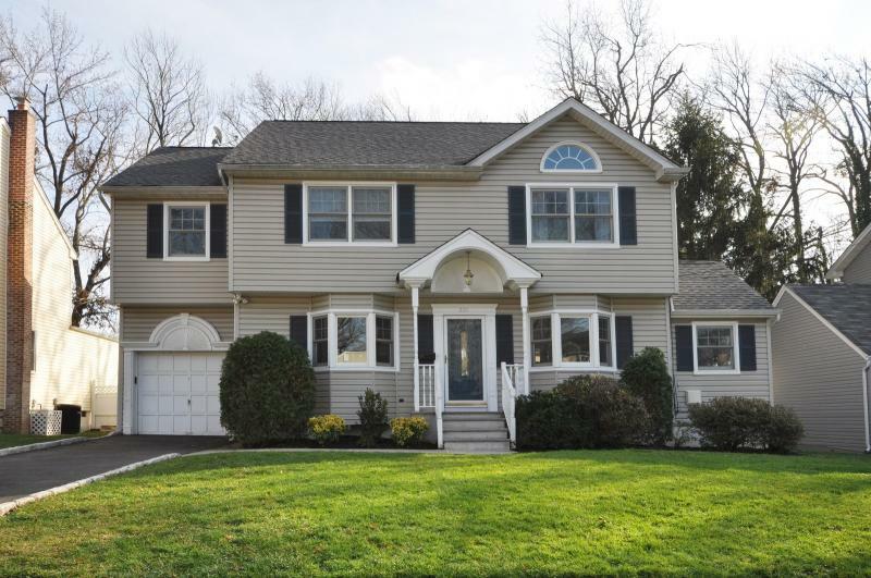 Property Photo:  221 Ayliffe Ave  NJ 07090 