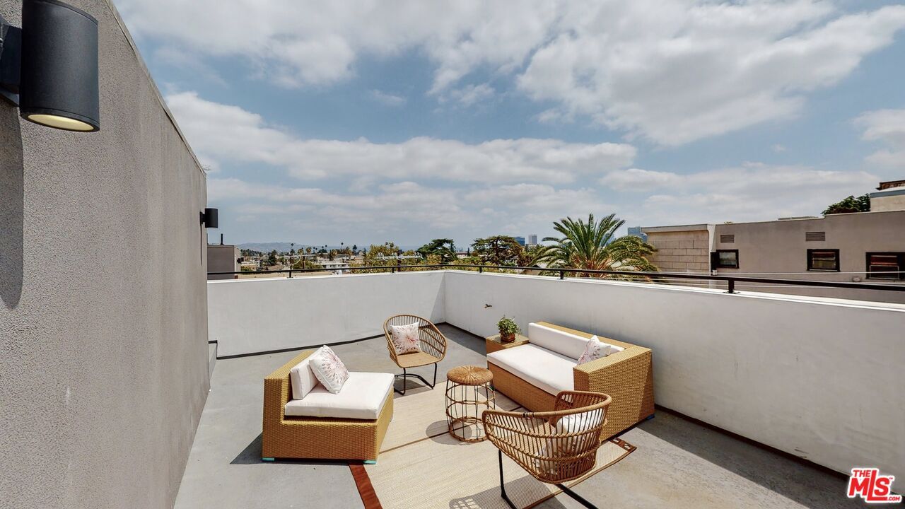 Property Photo:  142  S Coronado St  CA 90057 