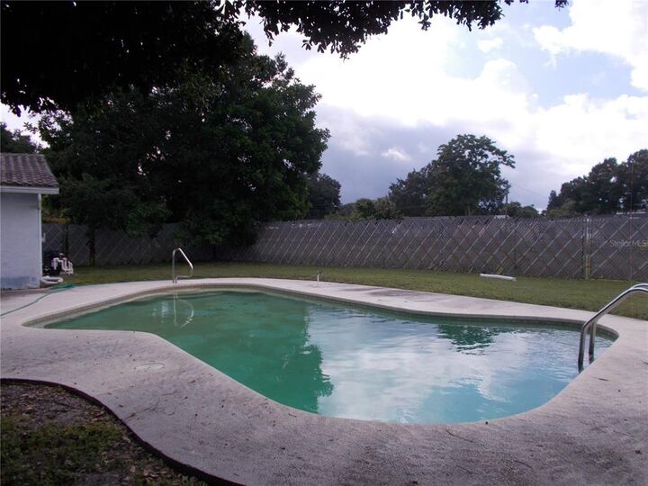 Property Photo: 6262 43rd Avenue N FL 33709