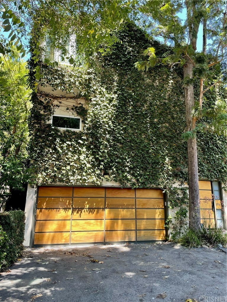 Property Photo:  896 N Beverly Glen Boulevard  CA 90077 