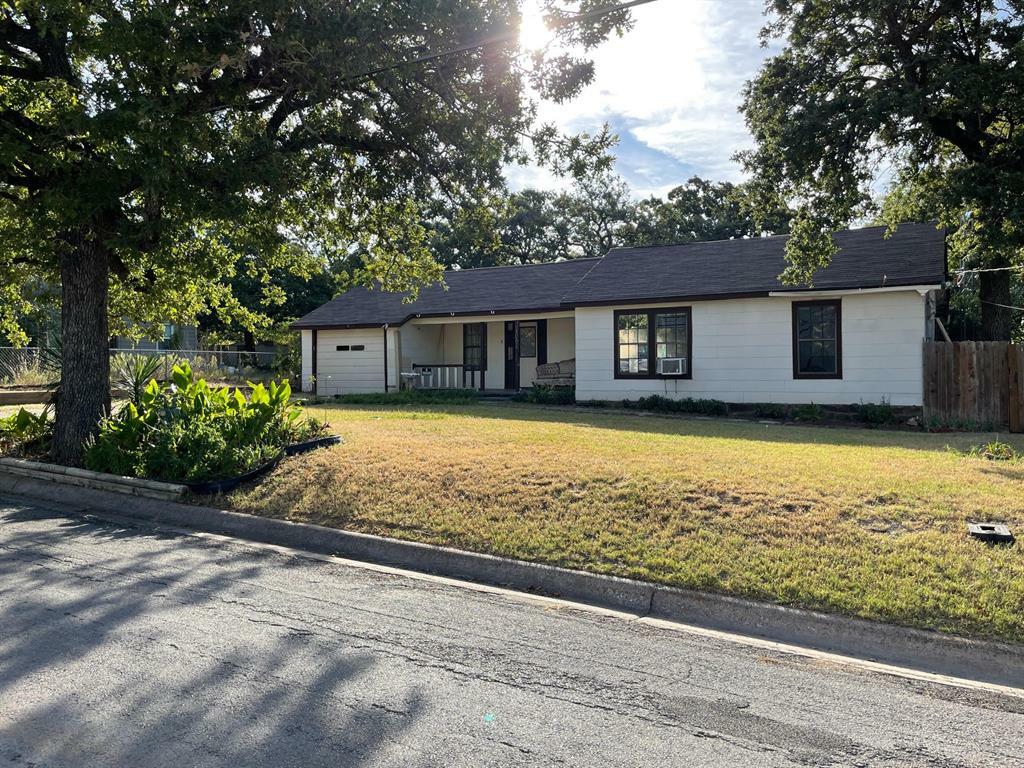 Property Photo:  1005 Roberts Street  TX 76230 