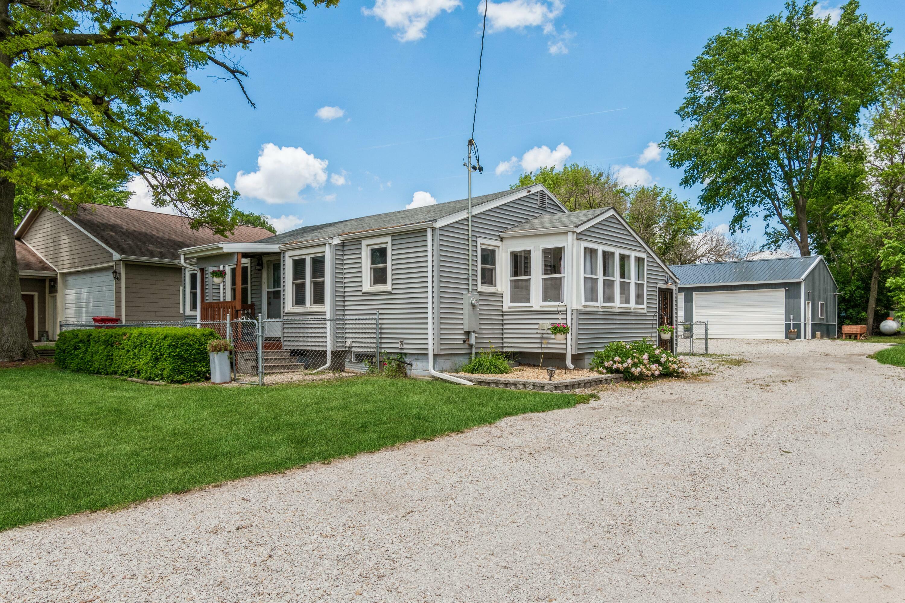 Property Photo:  1107 Ford Street  IA 50134 