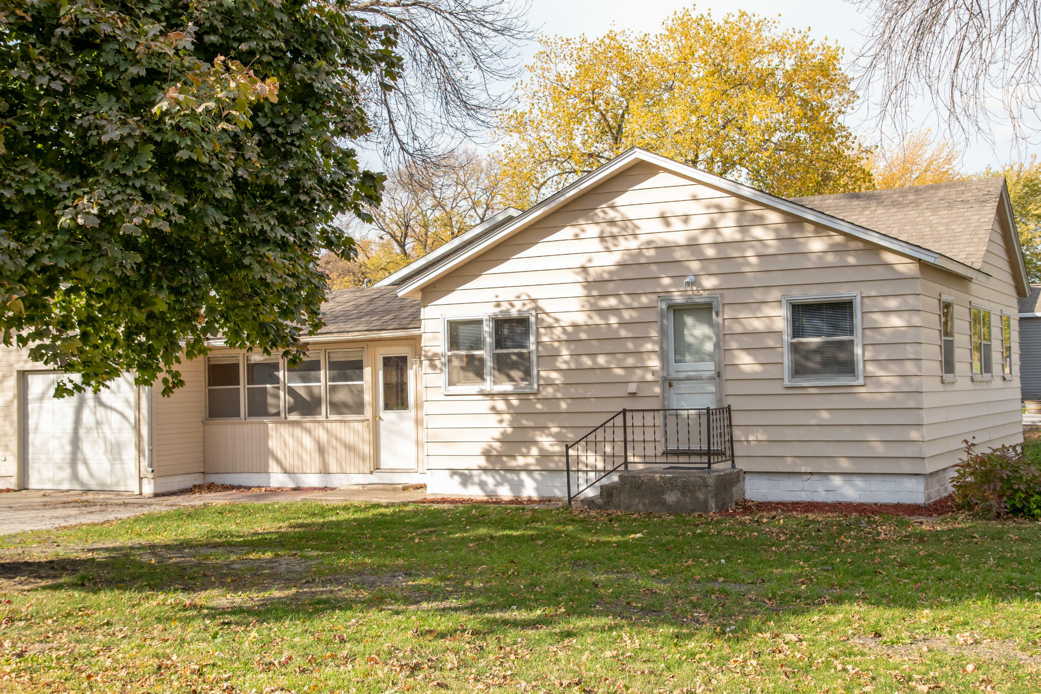 760 Des Moines Avenue  Ellsworth IA 50075 photo