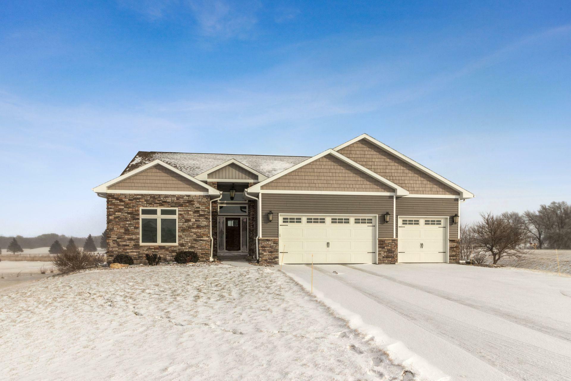 Property Photo:  5210 Harvest Road  IA 50014 