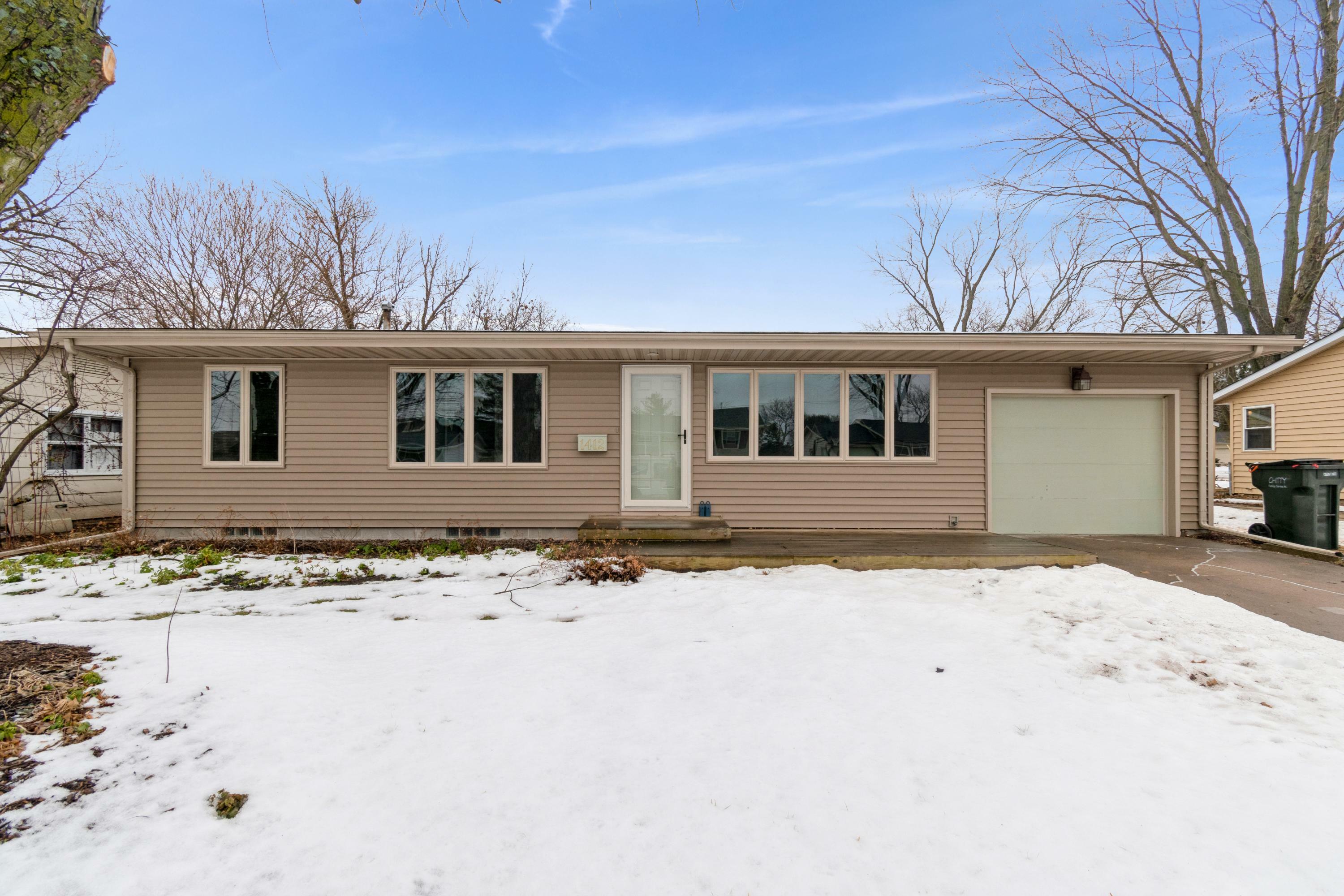 Property Photo:  1412 Johnson Street  IA 50010 