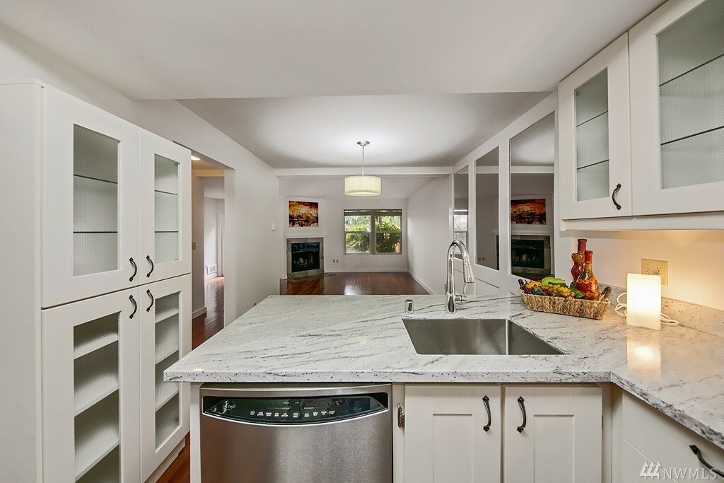 Property Photo: 10015 NE 12th St 114 WA 98004