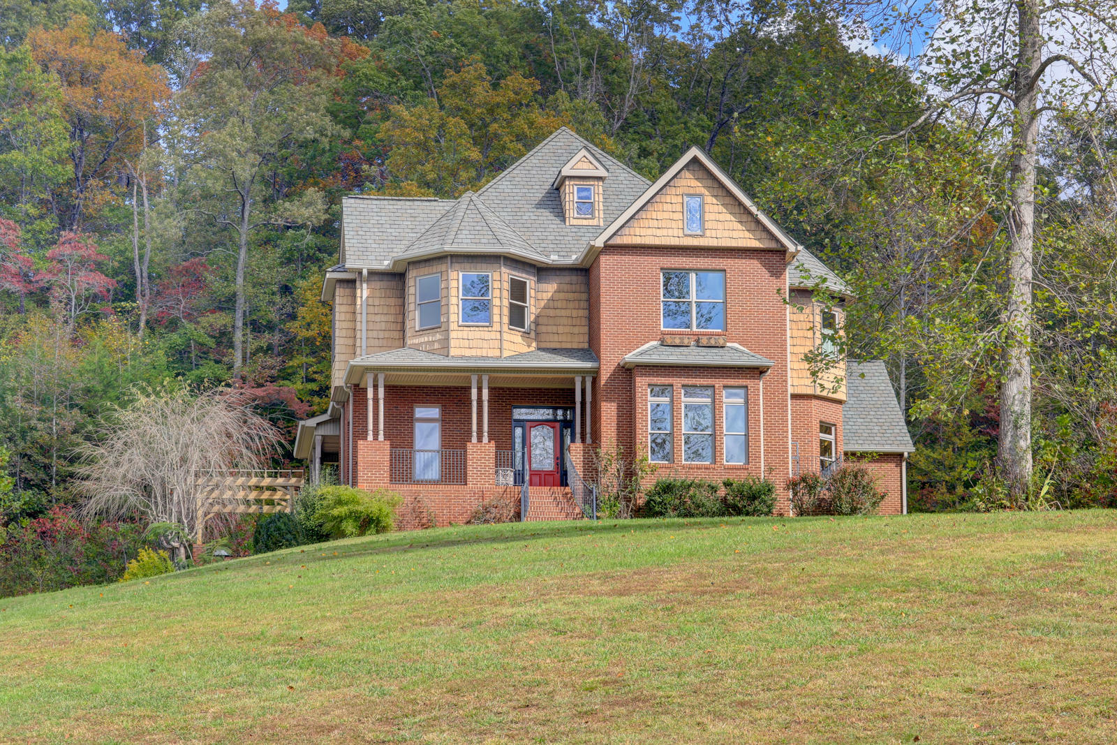 Property Photo:  775 Randles Rd  TN 37871 