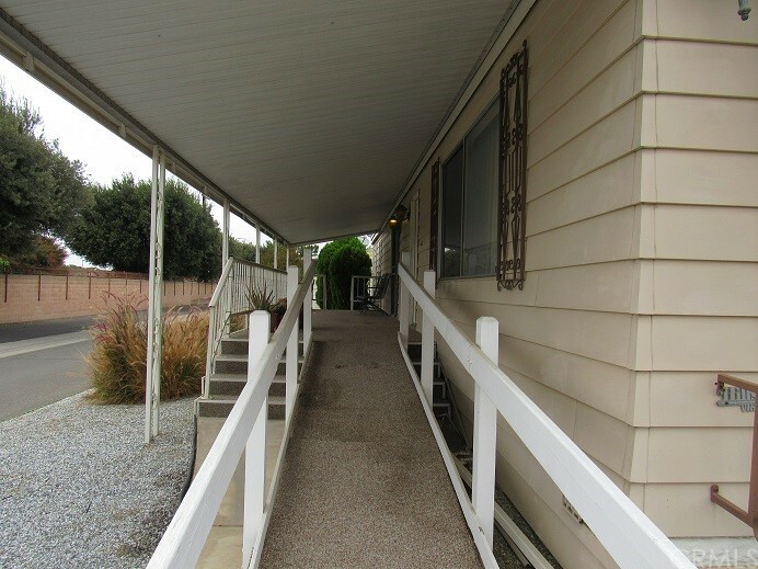 Property Photo:  1525 W Oakland Avenue 110  CA 92543 