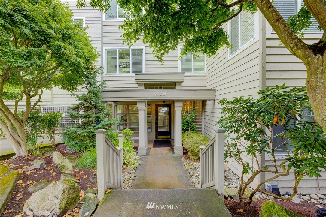 Property Photo: 2200 Thorndyke Avenue W 210 WA 98199