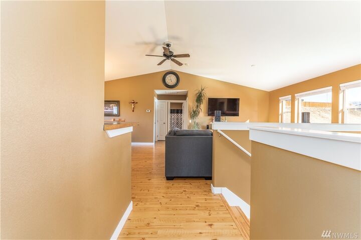 Property Photo:  1971 SE 4th St  WA 98802 