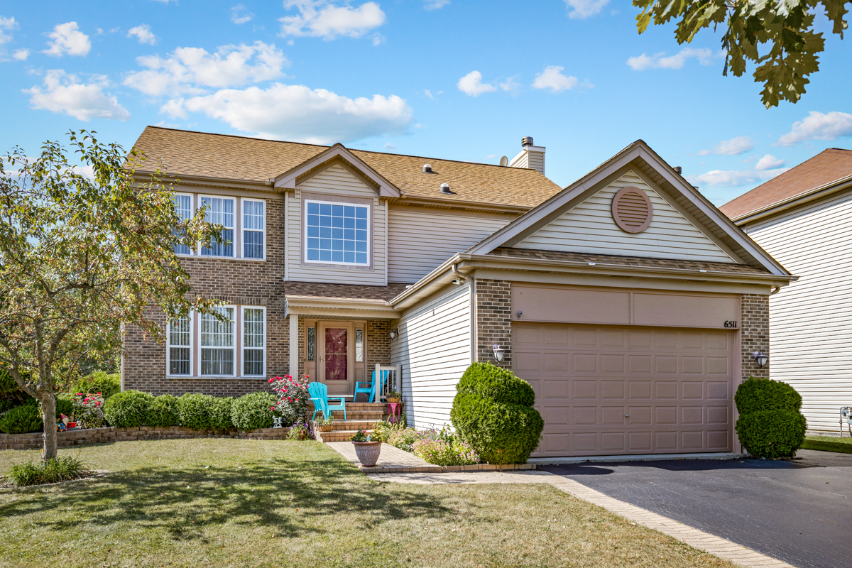 Property Photo: 6511 Pine Hollow Road IL 60110