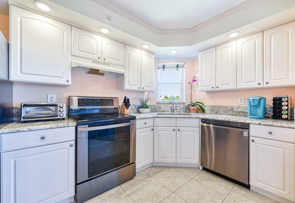 Property Photo: 3595 Birdie Drive 507 FL 33467