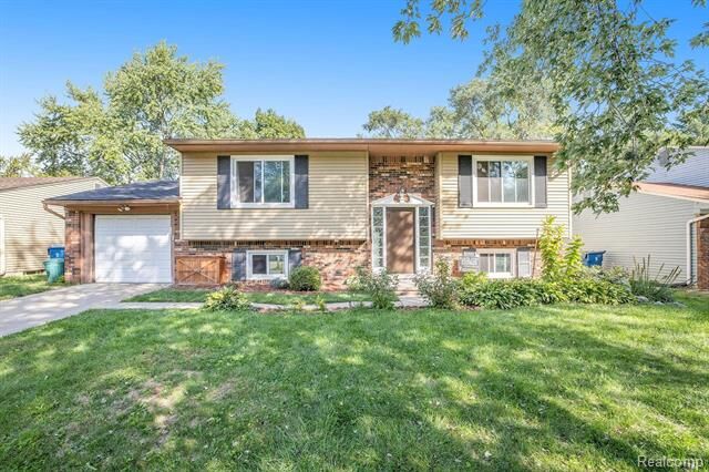 Property Photo: 1715 Hamlet Drive MI 48198