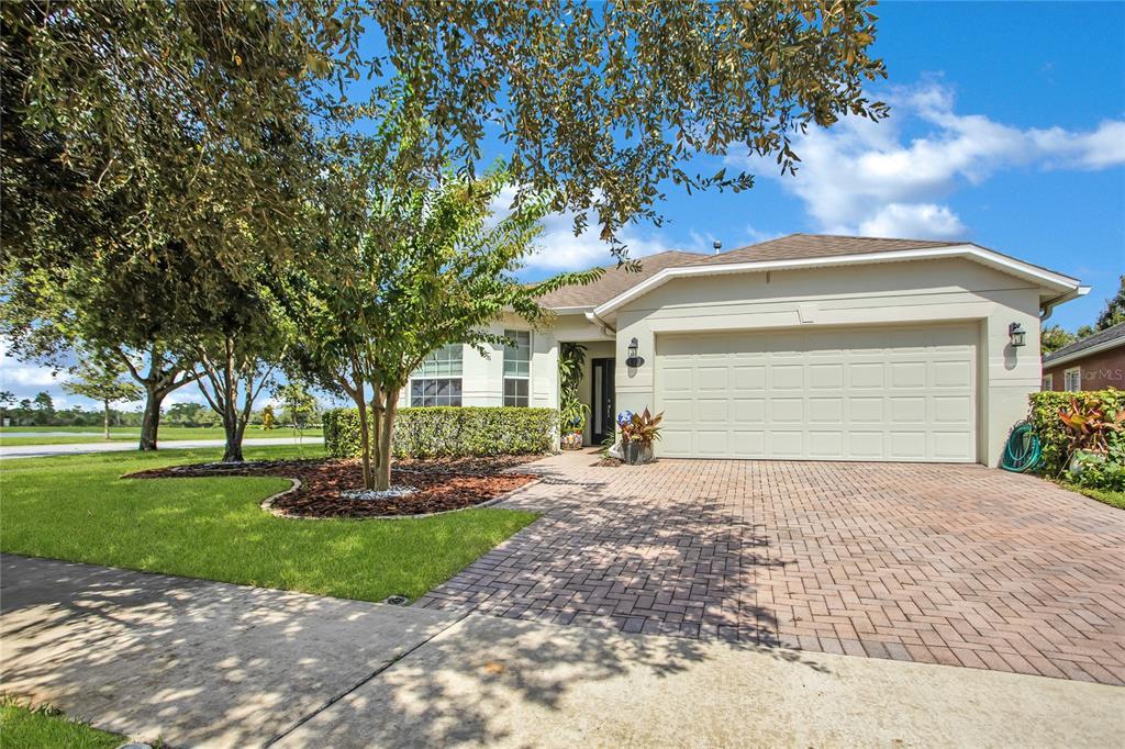 Property Photo:  103 Gladesdown Court  FL 32724 