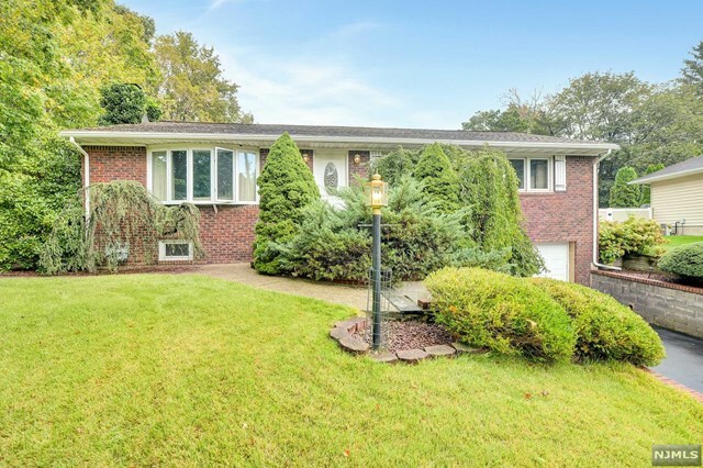 Property Photo:  22 Nokomis Avenue  NJ 07436 